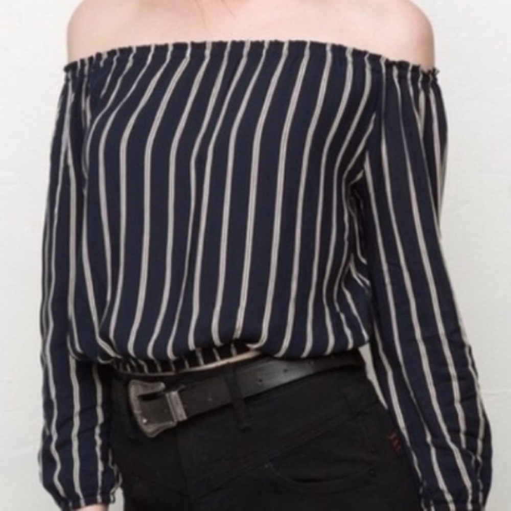 BRANDY MELVILLE OFF THE SHOULDER TOP